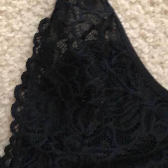 Black lace adjustable strap bralette - Picture 2 of 3
